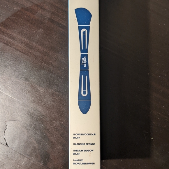 ALLEYOOP multi-tasker 4-in-1 makeup brush - Picture 4 of 6